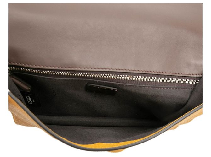 Borsa a tracolla e spalla Fendi Flat Bucket Medium Giallo - vista 4