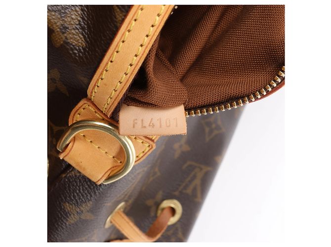Montsouris Louis Vuitton Sac à Dos Bosphore Monogram Canvas Backpack in Brown M40107 Marrone - vista 14