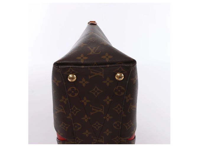 Borsa a mano 2Way Louis Vuitton V Tote MM Monogram Canvas in Brown x Red M43957 Rosso - vista 11