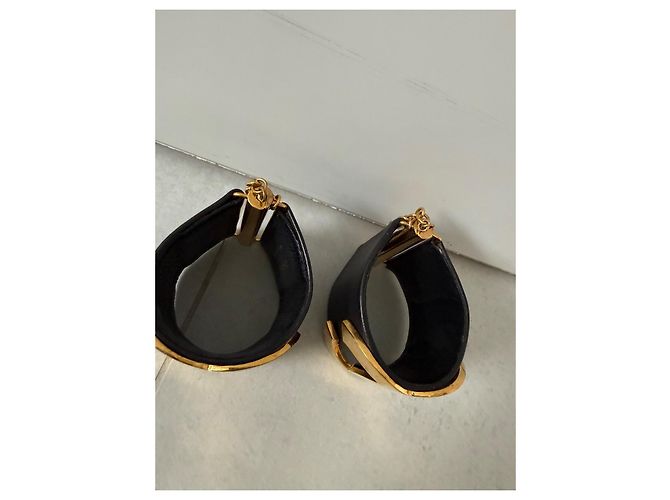 Chanel Coppia di polsini in pelle nera logo CC Nero D'oro - vista 3