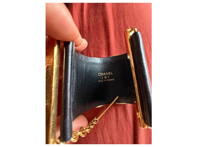 Chanel Coppia di polsini in pelle nera logo CC Nero D'oro - vista 9
