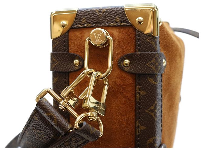 Borsa a tracolla Louis Vuitton Monogram Suede Calf Leather Side Trunk MM Marrone - vista 6