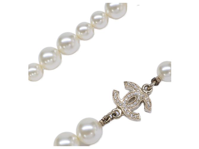 Collana lunga CHANEL A11C con perle e logo Coco in strass - vista 3