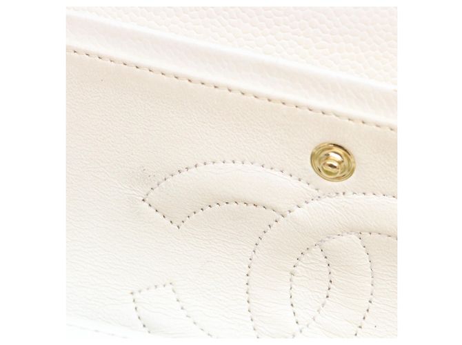 Borsa a tracolla Chanel A01112 in pelle caviar matelassé Bianco - vista 12