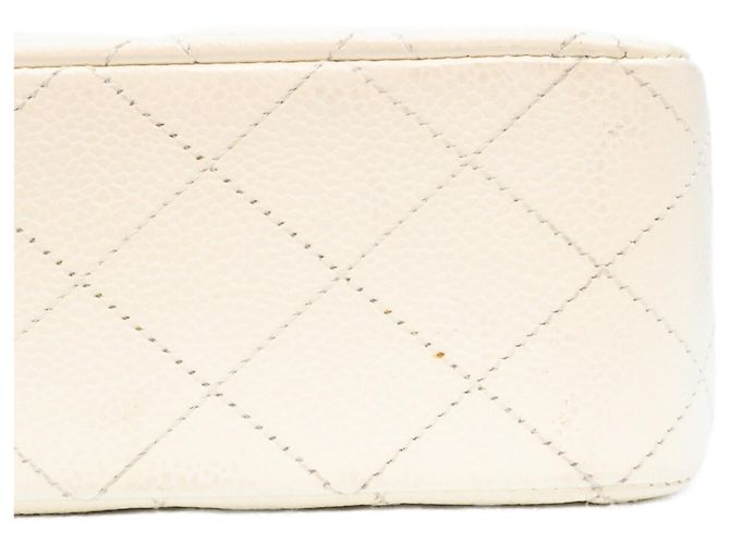 Borsa a tracolla Chanel A01112 in pelle caviar matelassé Bianco - vista 8