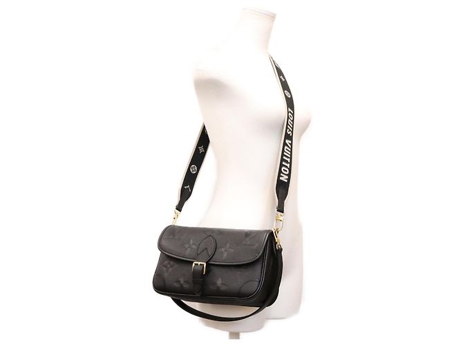 Borsa a tracolla Louis Vuitton Empreinte Noir Diane NM PM Nero - vista 13