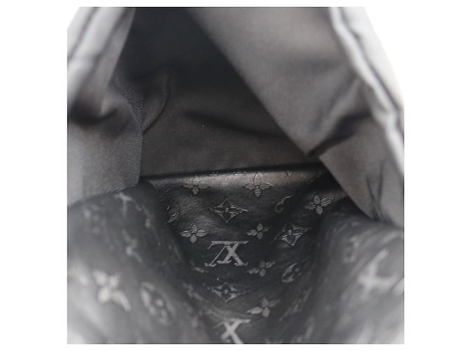Sac à dos Louis Vuitton Monogram Shadow Discovery Noir - vue 13