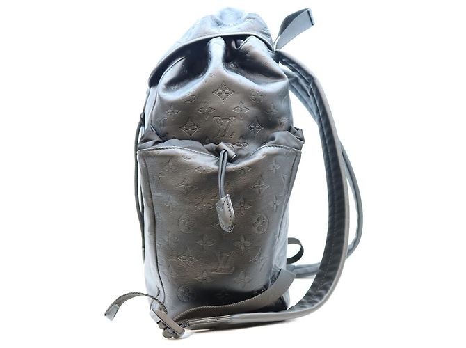 Sac à dos Louis Vuitton Monogram Shadow Discovery Noir - vue 4