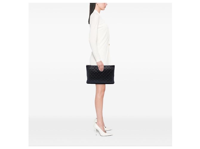 Clutch Chanel Black Large Quilted Lambskin O Case Nero - vista 6