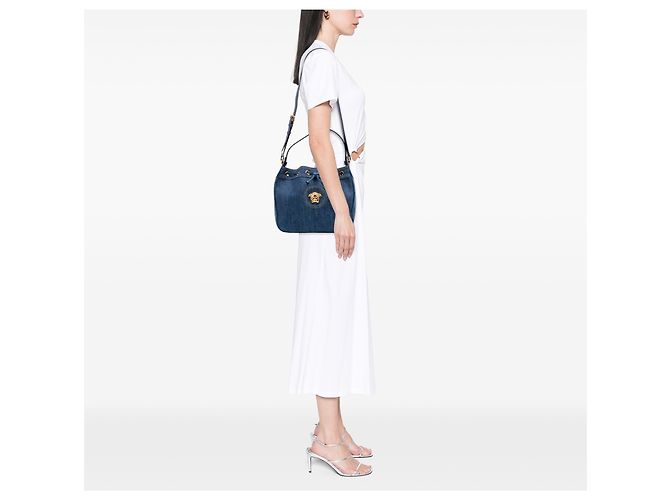 Borsa a secchiello La Medusa in denim blu Versace - vista 6