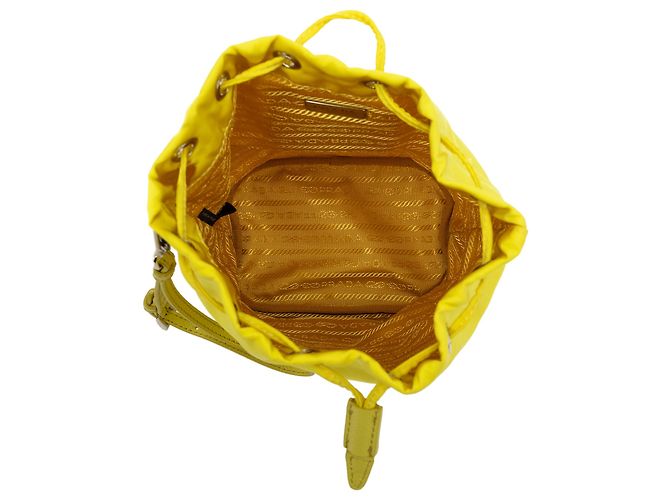 Pouch con coulisse Prada in Tessuto giallo - vista 4