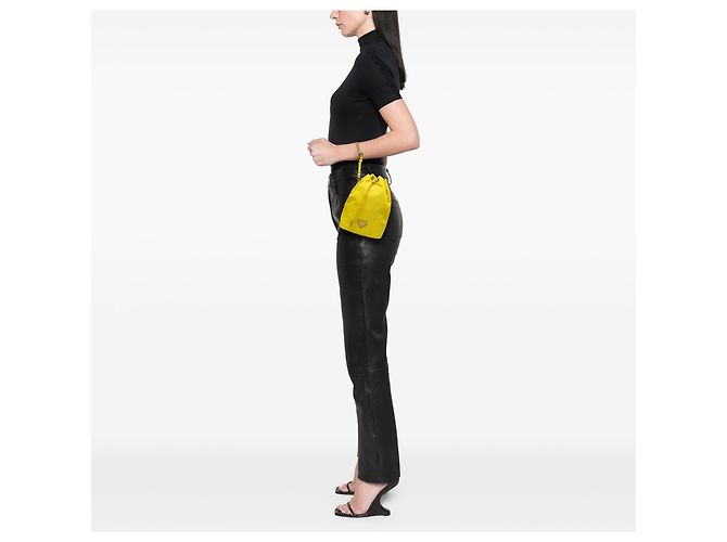Pouch con coulisse Prada in Tessuto giallo - vista 6