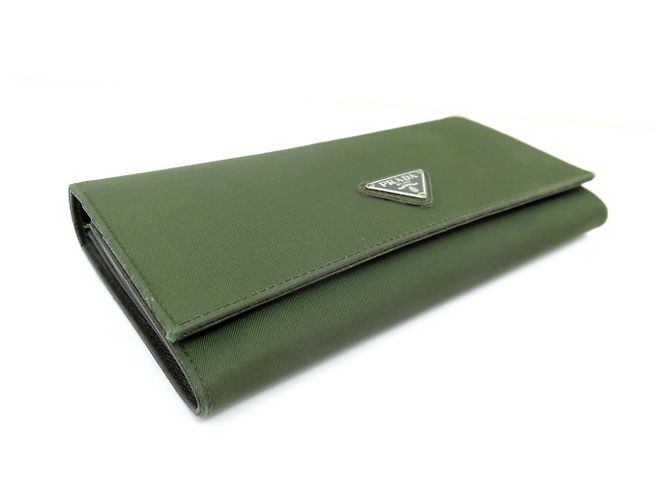 PRADA NYLON-GELDBEUTEL MIT LOGO-PLAKETTE GRÜN KARTENHALTER WALLET - Ansicht 3