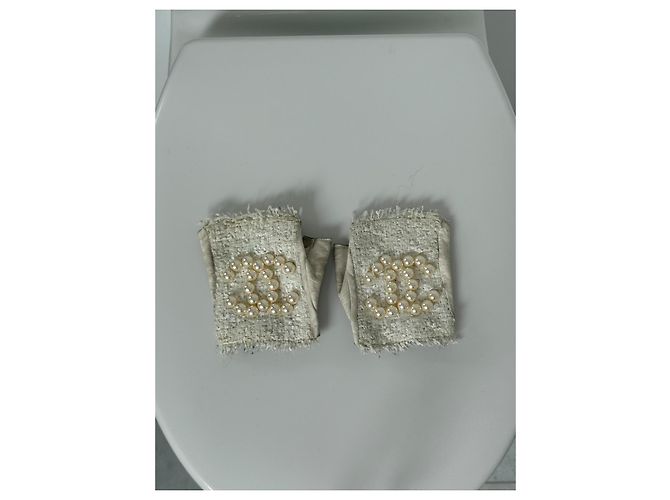 Luvas sem dedos Chanel em tweed e pérolas Branco - vista 2
