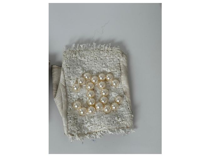 Luvas sem dedos Chanel em tweed e pérolas Branco - vista 3