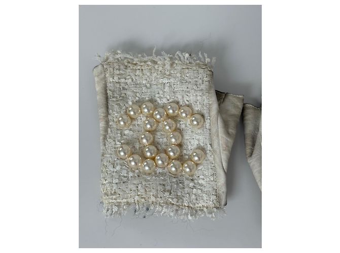 Luvas sem dedos Chanel em tweed e pérolas Branco - vista 5