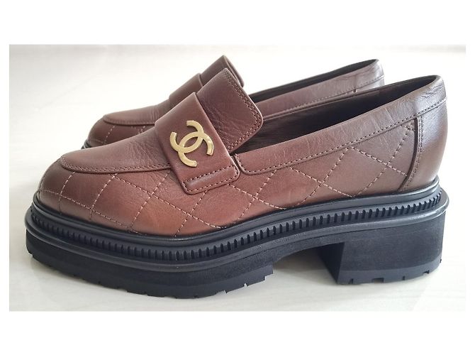 Mocassini Chanel in pelle matelassé marrone CC - vista 6