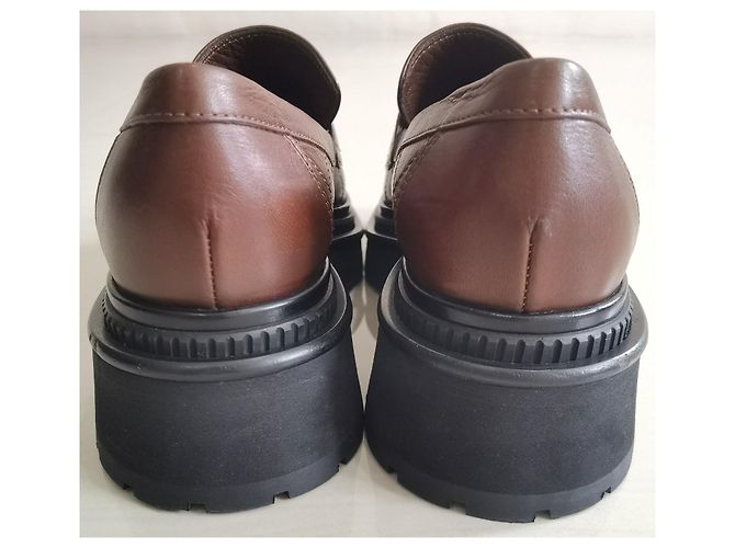 Mocassini Chanel in pelle matelassé marrone CC - vista 7