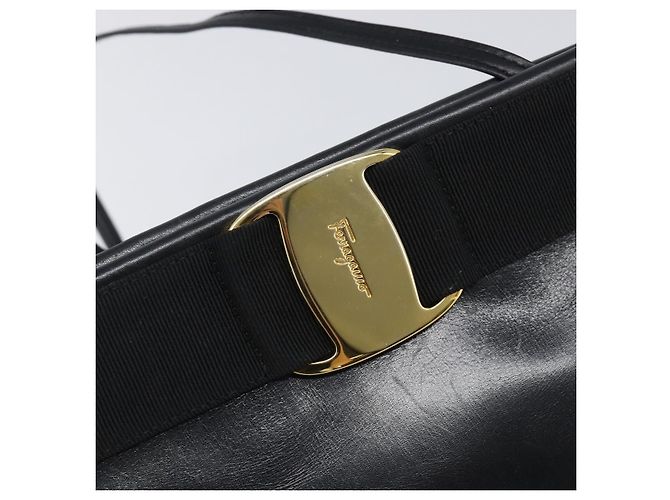 Borsa a tracolla Salvatore Ferragamo Vala in pelle nera e oro Auth 200983 Nero D'oro - vista 18