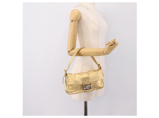 Borsa a tracolla FENDI Mamma Baguette in pelle Oro Argento Auth 199367A D'oro - vista 22