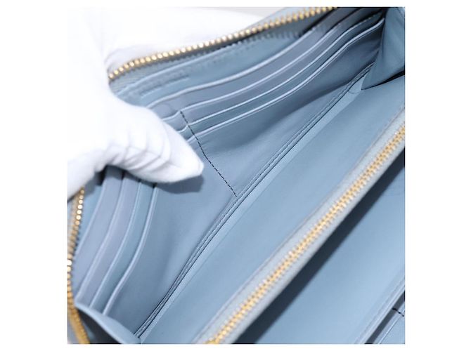 Carteira Longa Miu Miu Matelassé em Couro Azul Claro Tom Dourado Auth 167582A - vista 10