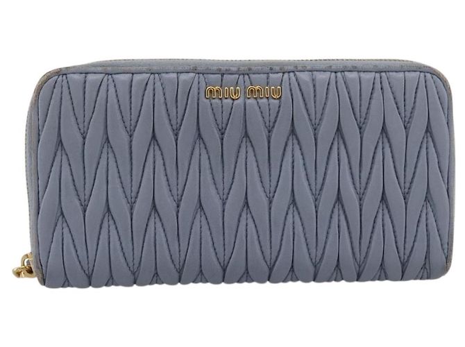Carteira Longa Miu Miu Matelassé em Couro Azul Claro Tom Dourado Auth 167582A - vista 13
