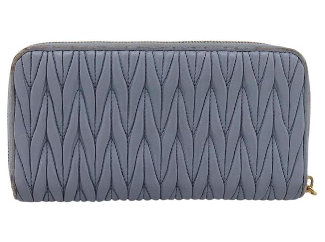Carteira Longa Miu Miu Matelassé em Couro Azul Claro Tom Dourado Auth 167582A - vista 2