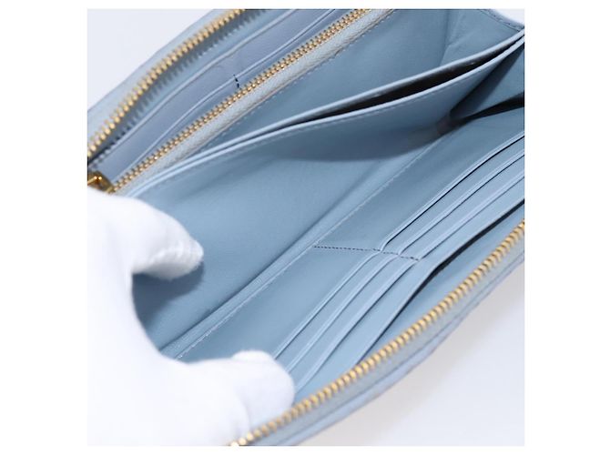 Carteira Longa Miu Miu Matelassé em Couro Azul Claro Tom Dourado Auth 167582A - vista 22