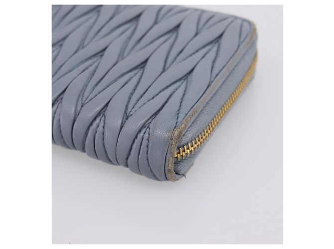 Carteira Longa Miu Miu Matelassé em Couro Azul Claro Tom Dourado Auth 167582A - vista 7