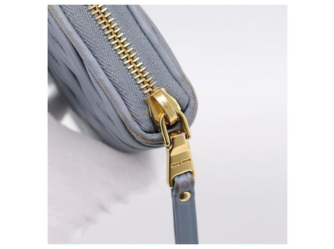 Carteira Longa Miu Miu Matelassé em Couro Azul Claro Tom Dourado Auth 167582A - vista 8