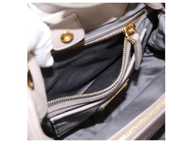 Borsa a mano Miu Miu in pelle 2way Grigio Tono Oro Auth 167574V Marrone - vista 24