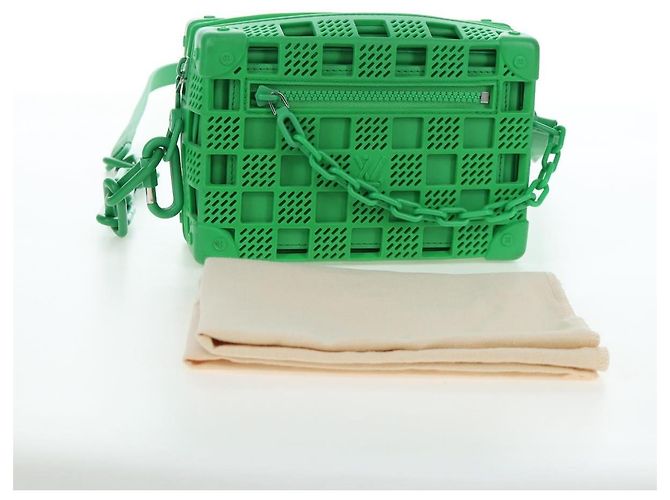 LOUIS VUITTON Borsa a tracolla Mini Soft Trunk Rubber Green M23142 LV Auth 197479SAM Verde - vista 12