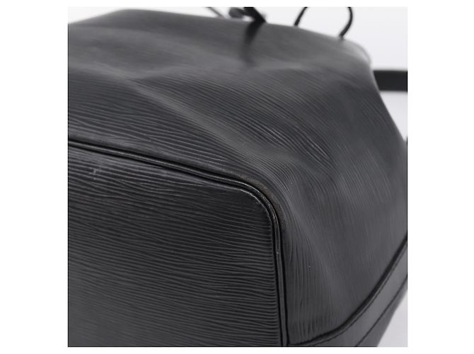 Borsa a tracolla LOUIS VUITTON Epi Petit Noe Nera M44102 LV Auth 199478 Nero - vista 9