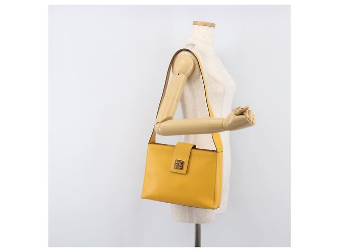 Céline Borsa a tracolla CELINE Turn Lock PVC Canvas Yellow Gold Auth am12556V D'oro Giallo - vista 26