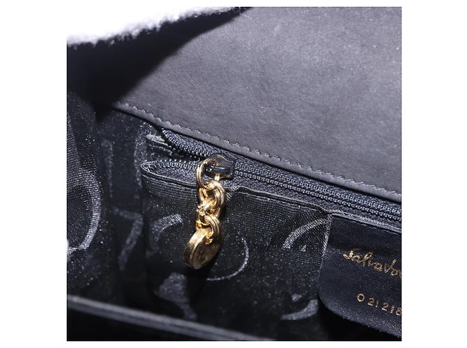 Borsa Salvatore Ferragamo Vernice 2way Nero Tono Oro Auth 196403 - vista 28