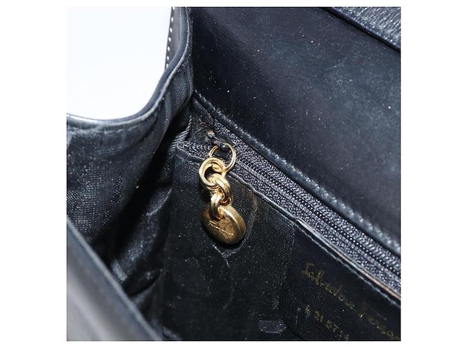 Borsa a tracolla Salvatore Ferragamo in pelle nera e oro Auth ka6004 Nero D'oro - vista 21