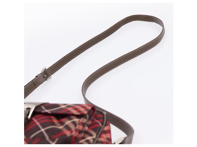 Borsa a tracolla BURBERRY Nova Check Blue Label in tela rossa e argento Auth 201971A Rosso - vista 8