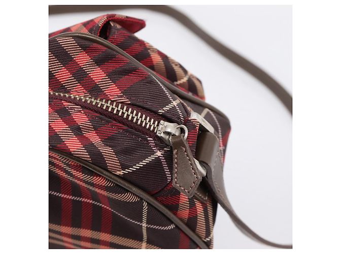Borsa a tracolla BURBERRY Nova Check Blue Label in tela rossa e argento Auth 201971A Rosso - vista 9