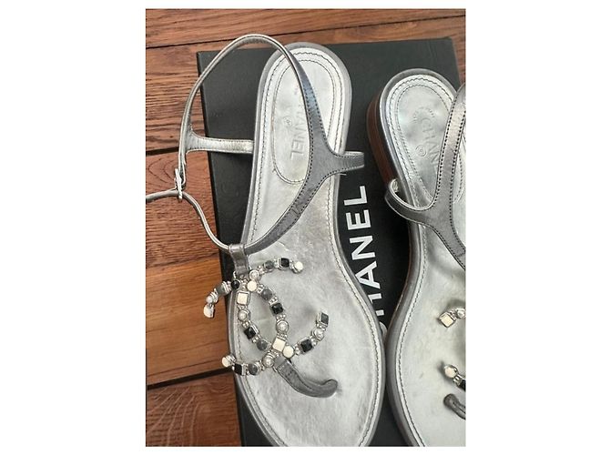 Chanel flache Sandalen in Silber - Ansicht 2