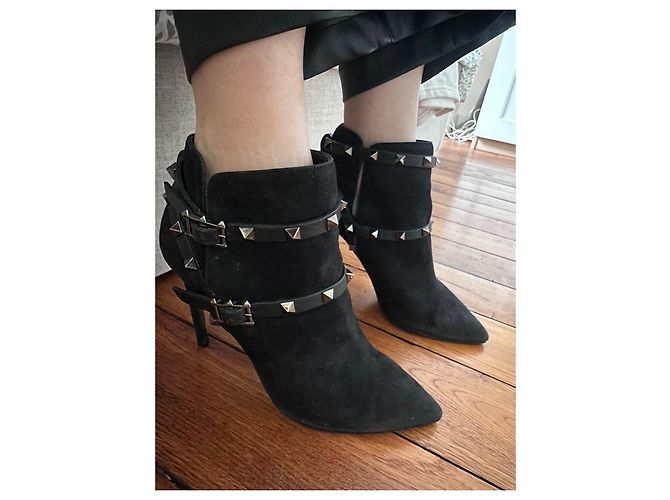Valentino Garavani Stivaletti Rockstud in camoscio nero - vista 2