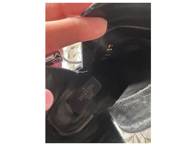 Valentino Garavani Stivaletti Rockstud in camoscio nero - vista 6