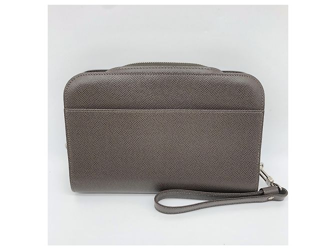 Louis Vuitton Baikal Pelle Taiga Marrone - vista 2