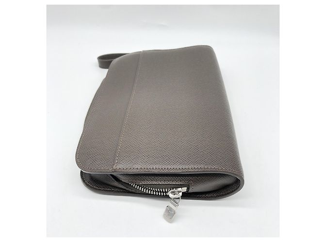 Louis Vuitton Baikal Pelle Taiga Marrone - vista 4