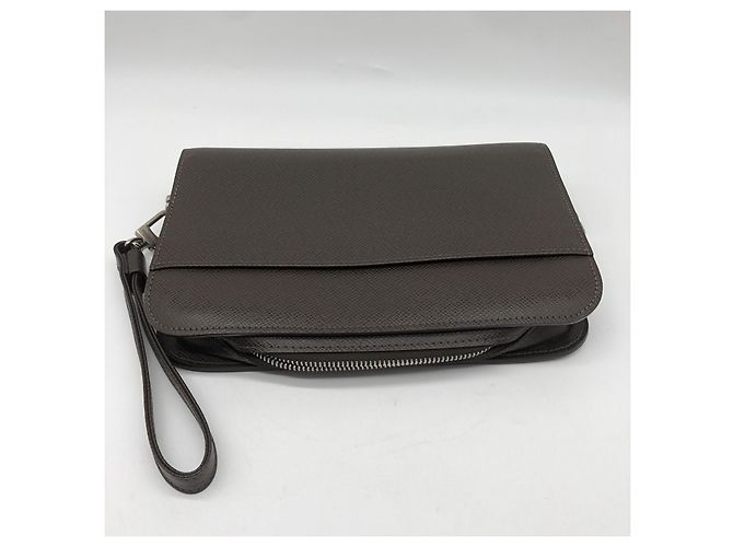 Louis Vuitton Baikal Pelle Taiga Marrone - vista 5