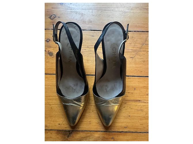 Chanel Décolleté Slingback in pelle nera e oro Nero D'oro - vista 3