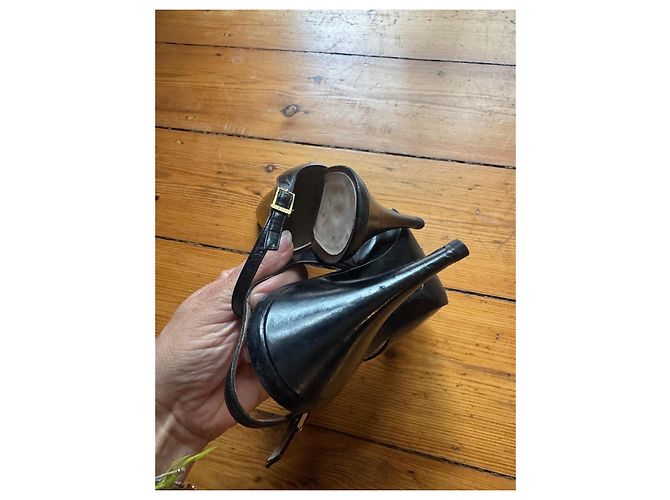 Chanel Décolleté Slingback in pelle nera e oro Nero D'oro - vista 4
