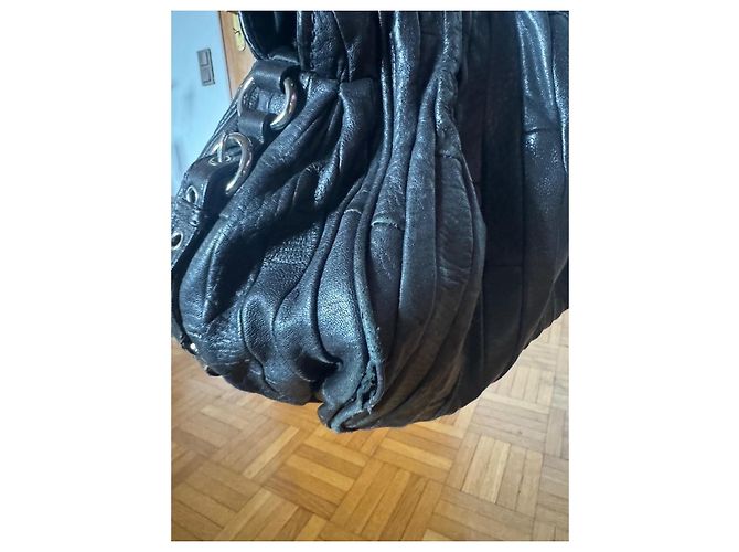 Miu Miu Borsa Tote in Pelle Nera Arricciata Nero - vista 10