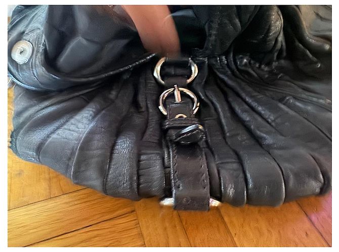 Miu Miu Borsa Tote in Pelle Nera Arricciata Nero - vista 4