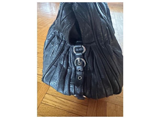 Miu Miu Borsa Tote in Pelle Nera Arricciata Nero - vista 5