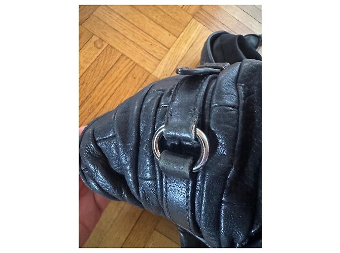 Miu Miu Borsa Tote in Pelle Nera Arricciata Nero - vista 9